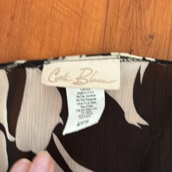 Black and white floral sheer blouse. Costa Blanca sz small - Picture 6 of 6